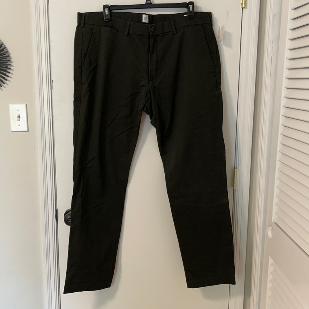 NWT Men’s Dark green (almost black) GAP khakis